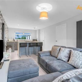 West Lothian 5 Beds + car space