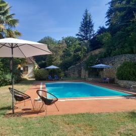 Le Baron Perché: Saint-Cyprien şehrinde bir otel