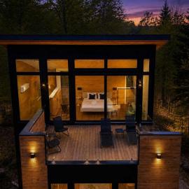 Warm cabin in nature with spa & sauna, hotel i Lac-Superieur