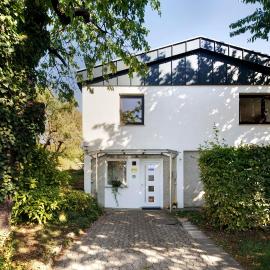 Ferienwohnung Hogh, 55qm, Terrasse, Hotel in Beuren