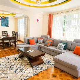 Luxy Villa Four Bedroom Mansion Naivasha