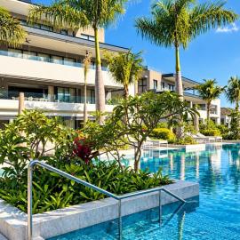 Stylish Golf-Side Apartment with Scenic View