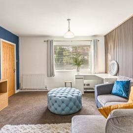3 BR House / Parking, Garden & pet friendly