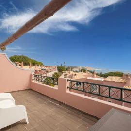 Sea View Apt - Porto Dona Maria Condo - Pool、ルースのホテル