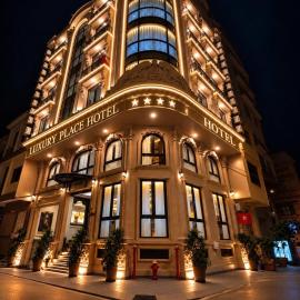 Luxury Place Hotel, hotell i Hanoi