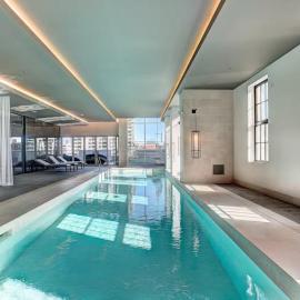 Exquisite two bedroom&bathroom downtown Condo with pool and free parking