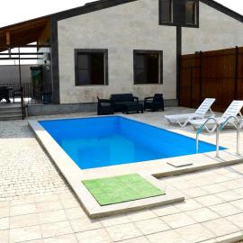 Garni Family House