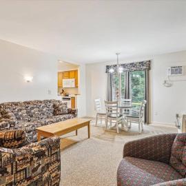 109 Cedarbrook One bedroom Queen Suite
