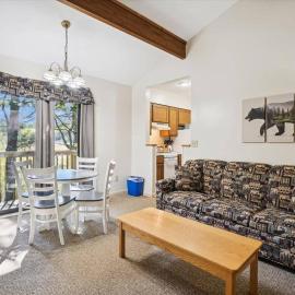 103 Cedarbrook One bedroom Queen Suite