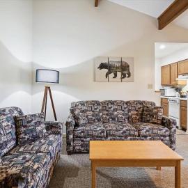 202 Cedarbrook One bedroom Queen Suite