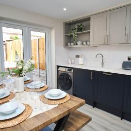 Stylish 4BR House w/parking / Sleeps 8 / Garden