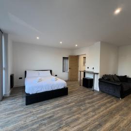 1 Bed Flat w/parking / Near Glenfield Hospital