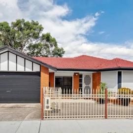 Spacious Family Home Near Melbourne CBD Airport