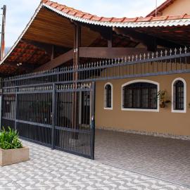 Casa a poucos metros da Praia para até 12 pessoas