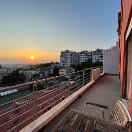 Private Rooms 2 - City & Mountain Views & Free Parking & WiFi