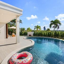 The Beverly Hills Bali Villas Resort โรงแรมในจิมบาราน