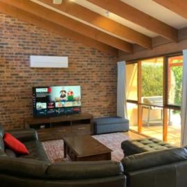 Warm and Spacious 5BR Home w WIFI and Multiple Parking - Hosted by Canstay