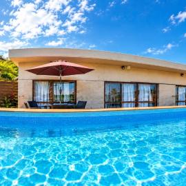 Pool and Sauna villa Kanasa
