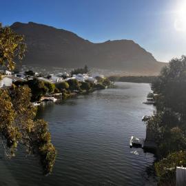 Entire 3 Bed Luxury Waterfront Home with exceptional Mountain and Lake views
