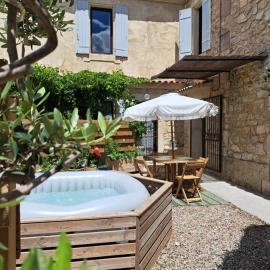 Un air de vignes, jacuzzi privatif, centre maussane