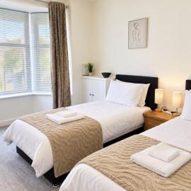 Rose House Crewe 4 Bedrooms - 7 Beds - Contractor Business & Families
