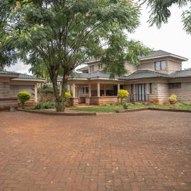 5BR Ensuite Mt Kenya view villa Nyeri with Guest Wing