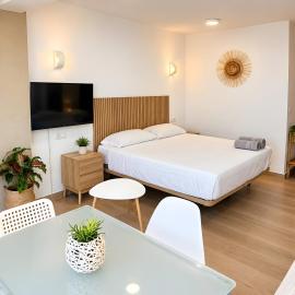 Sol y breeze – hotel w mieście Torre del Mar