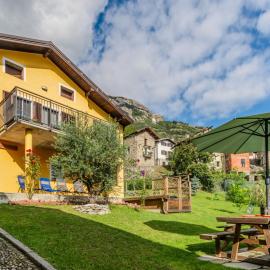 Holiday Home Leonardo by Interhome, hotel a Albonico