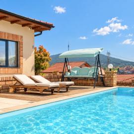 Casa Toscana Avala - Private Pool, Sauna & Tower View