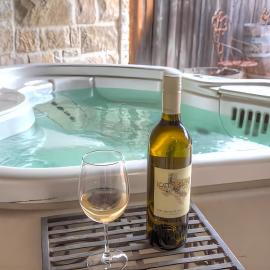 Wine Country Cottage Hot Tub, Pool & Pickleball