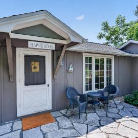 Collings Summer House by Simple Life Rentals