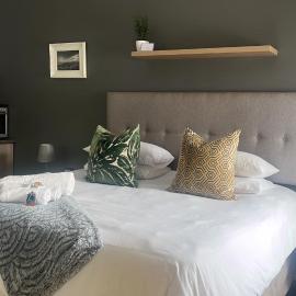Santorini Guesthouse, hotel a East London