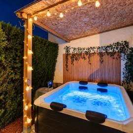 Villa Salina Private Jacuzzi Fireplace