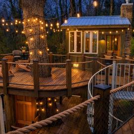 The Branch Luxury Treehouse with Private Sauna, hotel i Chattanooga