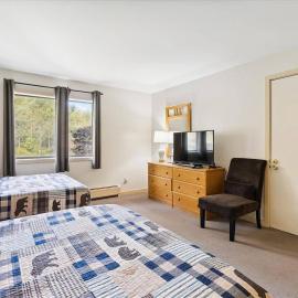 119 Cedarbrook Hotel Room
