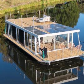 Luxury Houseboat VillaMar Berlin, Sauna & Rooftop, hotelli Berliinissä