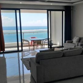 Oceanview Oasis homestay on Third avenue beach apt -nyali, hotel u gradu 'Mombasa'