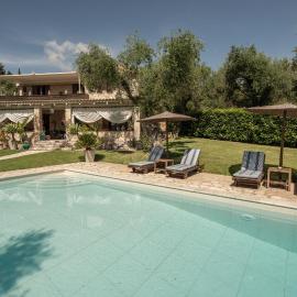 Villa Lalla with Private Pool, Sea View & Spacious Garden, ξενοδοχείο στα Λιθακιά