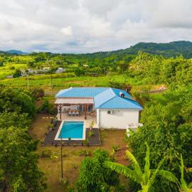 Villa Casa Helena - Centre de l île - Calme, Jardin, Piscine privée, hotelli kohteessa Quartier Palmène