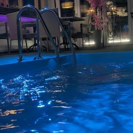 Flow house 1, hotel a Pe°ani