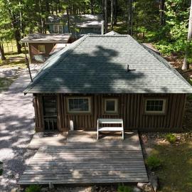 The Higgins Lake Hideaway - Super Cute! – hotel w mieście Roscommon