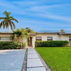Mid-Century Modern Oasis