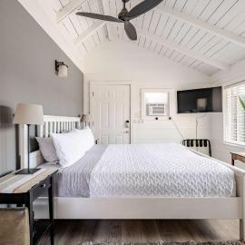 The Midtown Cottage- w/ Private Entrance and Views, hotel v destinaci Santa Cruz