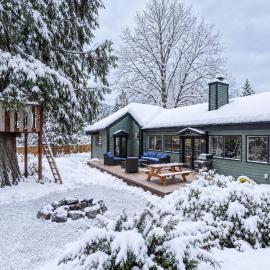 Mt Hood Home Game Room Sleeps 9 Dog-Friendly