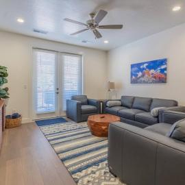 Desert Home with Fire Pit, Large Pool and Hot tub, hotel v destinácii Washington