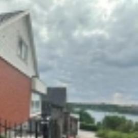 Spacious Lake View Apartment- Växjö