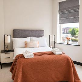 Stylish 3BR Near Liverpool Parking WiFi