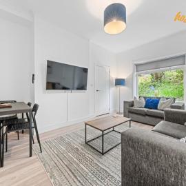 3BR Home in Glasgow Sleeps 6 with Parking, hotel din Glasgow