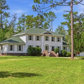 Mabelle Estates Historic Mansion with Pool 14 acre Farm, hotel v destinaci Gainesville