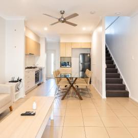 Zen Garden - Serene Townhouse - Holiday Home